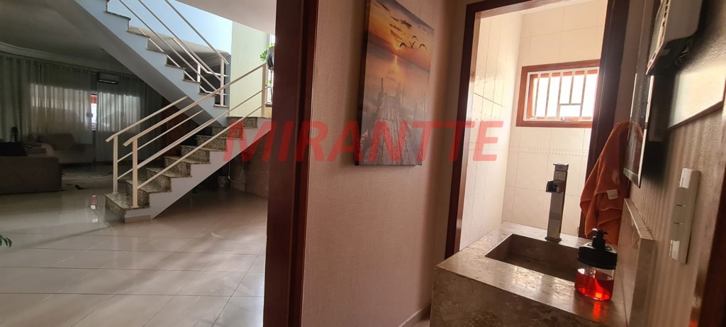 Sobrado de 192m² com 3 quartos em Vila Galvão