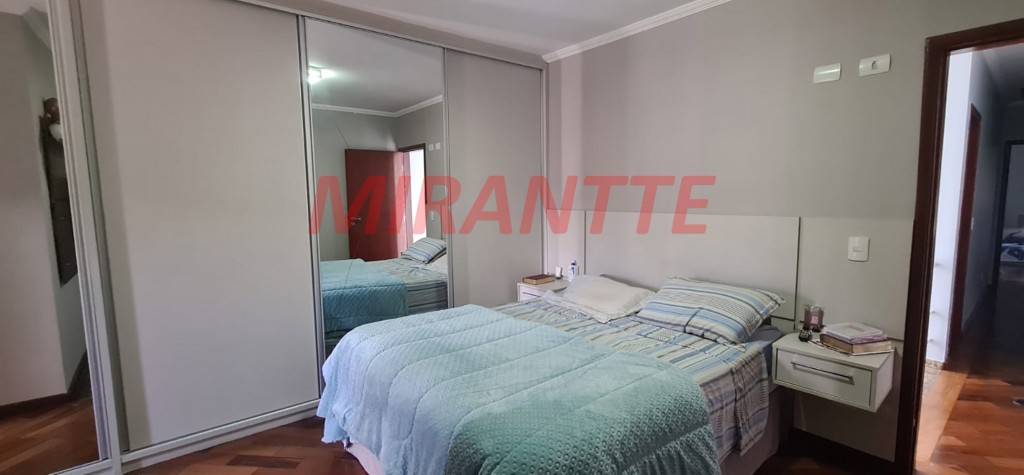 Sobrado de 192m² com 3 quartos em Vila Galvão