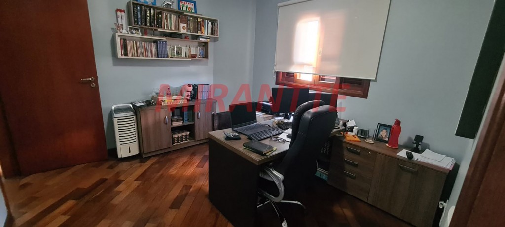 Sobrado de 192m² com 3 quartos em Vila Galvão