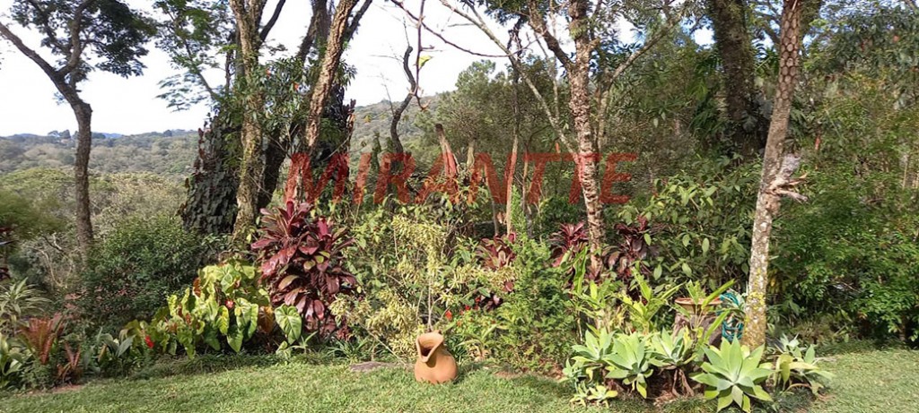 ChÁcara de 452m² com 5 quartos em Parque Petropolis