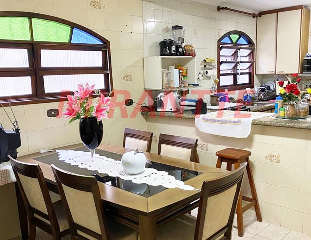 Sobrado de 216m² com 3 quartos em Jardim Santa Mena