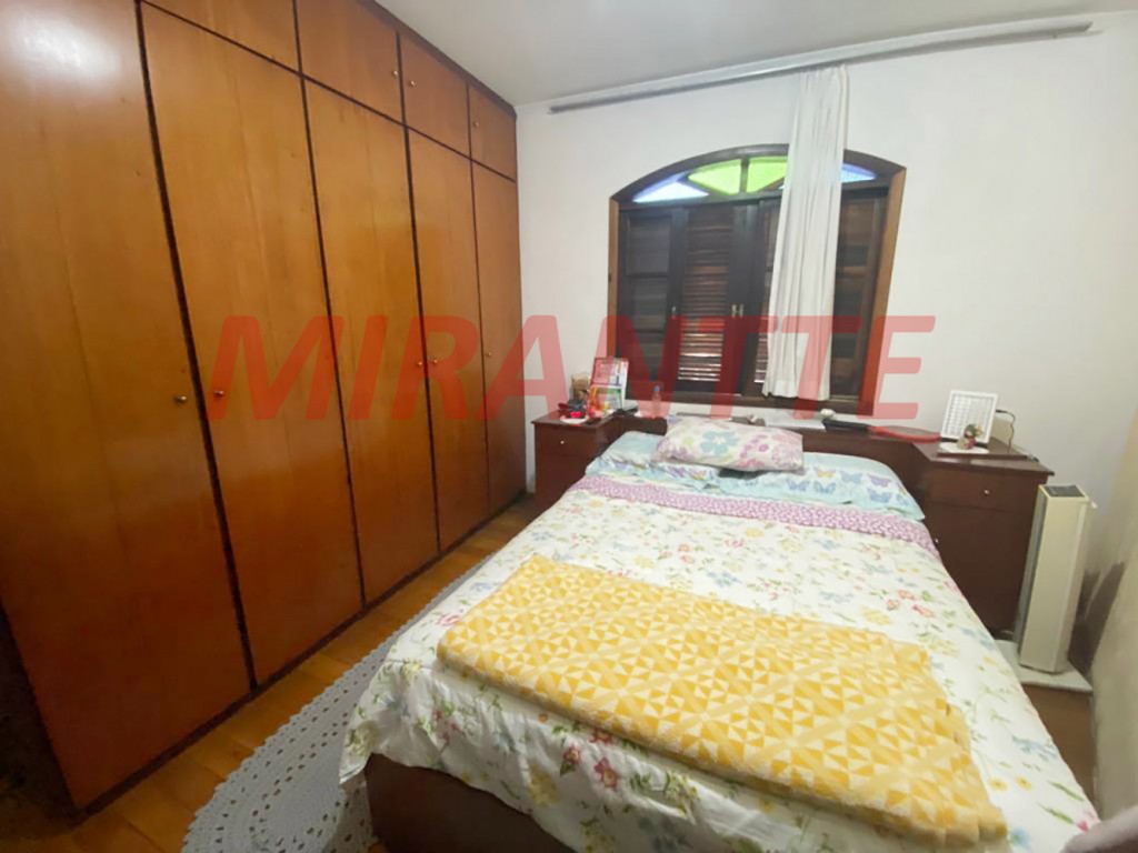 Sobrado de 216m² com 3 quartos em Jardim Santa Mena