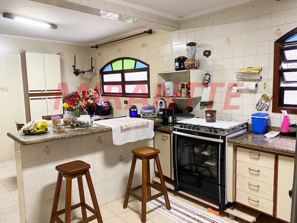 Sobrado de 216m² com 3 quartos em Jardim Santa Mena