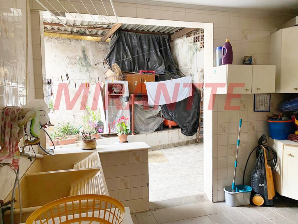Sobrado de 216m² com 3 quartos em Jardim Santa Mena