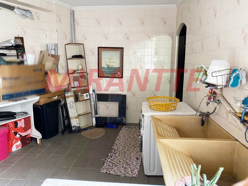 Sobrado de 216m² com 3 quartos em Jardim Santa Mena