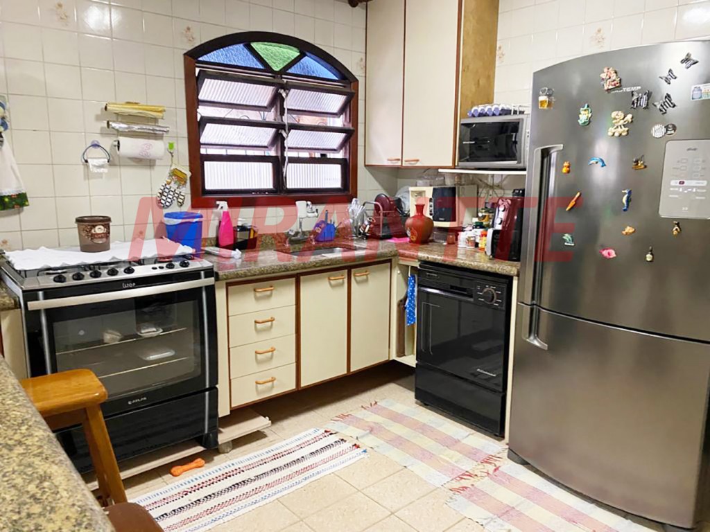 Sobrado de 216m² com 3 quartos em Jardim Santa Mena