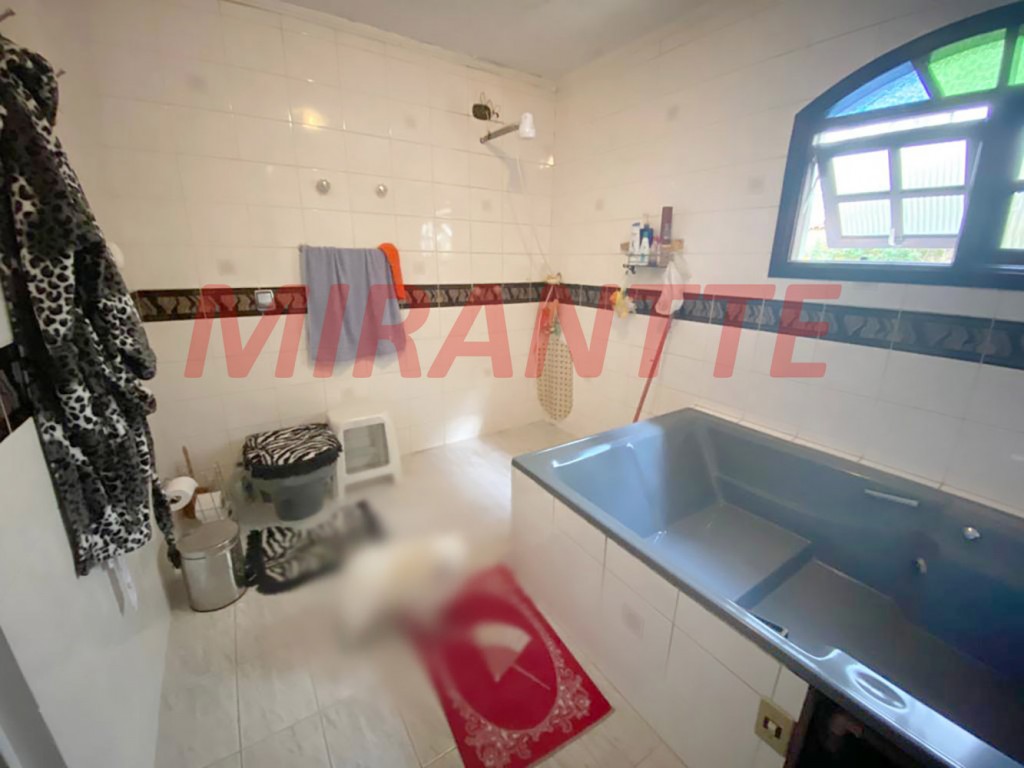 Sobrado de 216m² com 3 quartos em Jardim Santa Mena