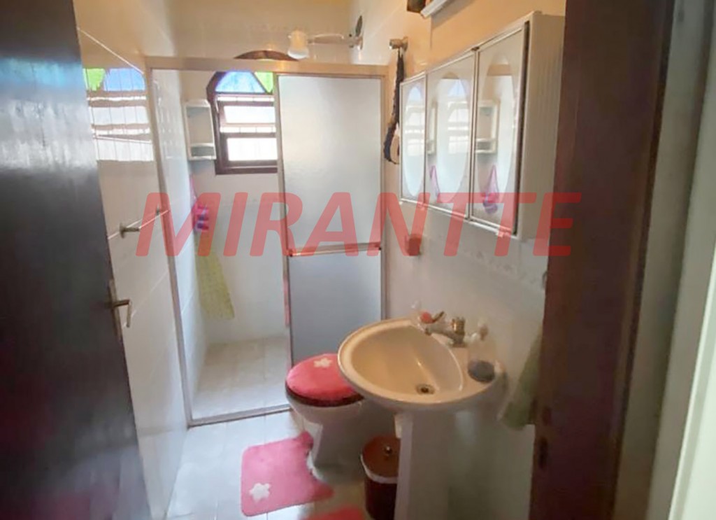 Sobrado de 216m² com 3 quartos em Jardim Santa Mena