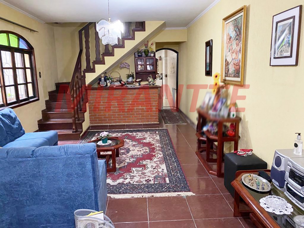 Sobrado de 216m² com 3 quartos em Jardim Santa Mena