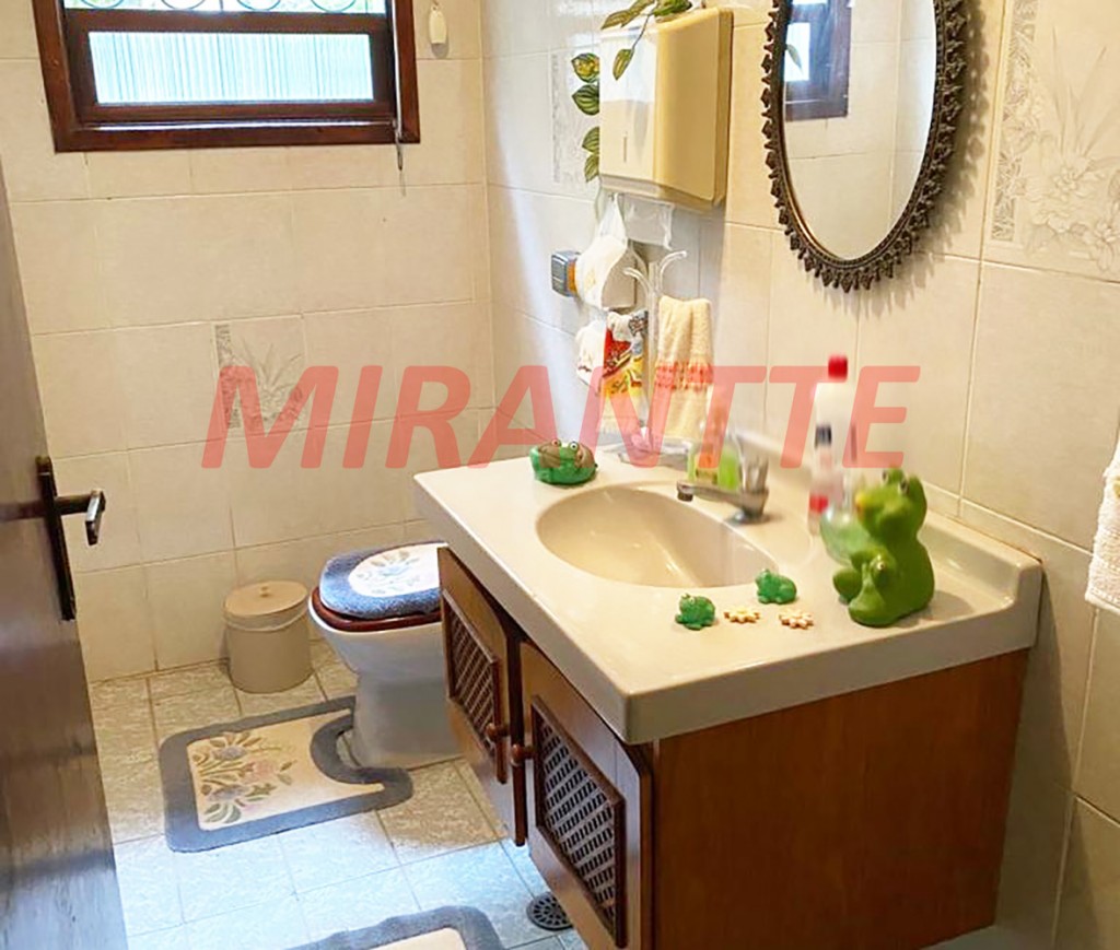 Sobrado de 216m² com 3 quartos em Jardim Santa Mena