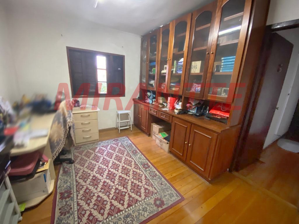 Sobrado de 216m² com 3 quartos em Jardim Santa Mena