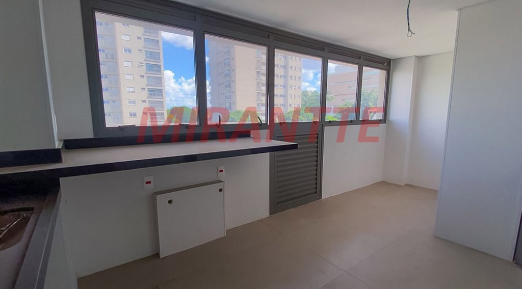 Apartamento de 255m² com 4 quartos em Santana