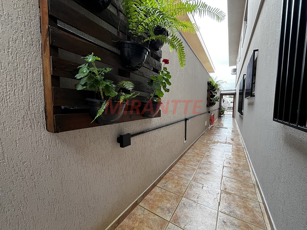 Sobrado de 194m² com 3 quartos em Horto Florestal