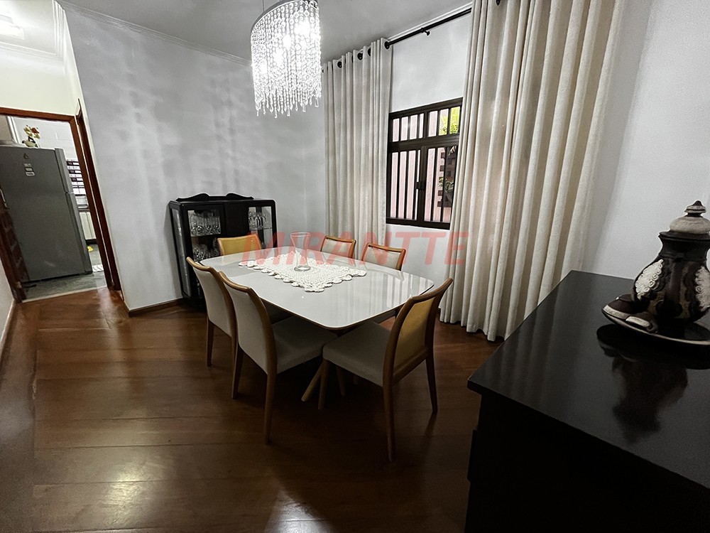 Sobrado de 194m² com 3 quartos em Horto Florestal