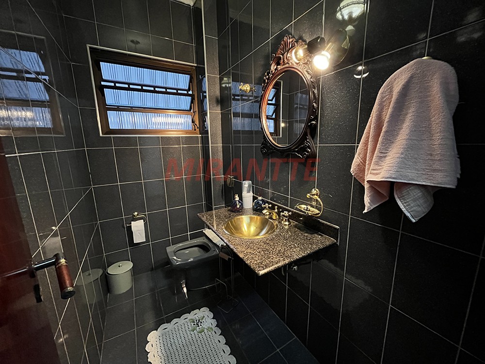 Sobrado de 194m² com 3 quartos em Horto Florestal