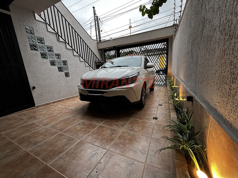 Sobrado de 194m² com 3 quartos em Horto Florestal