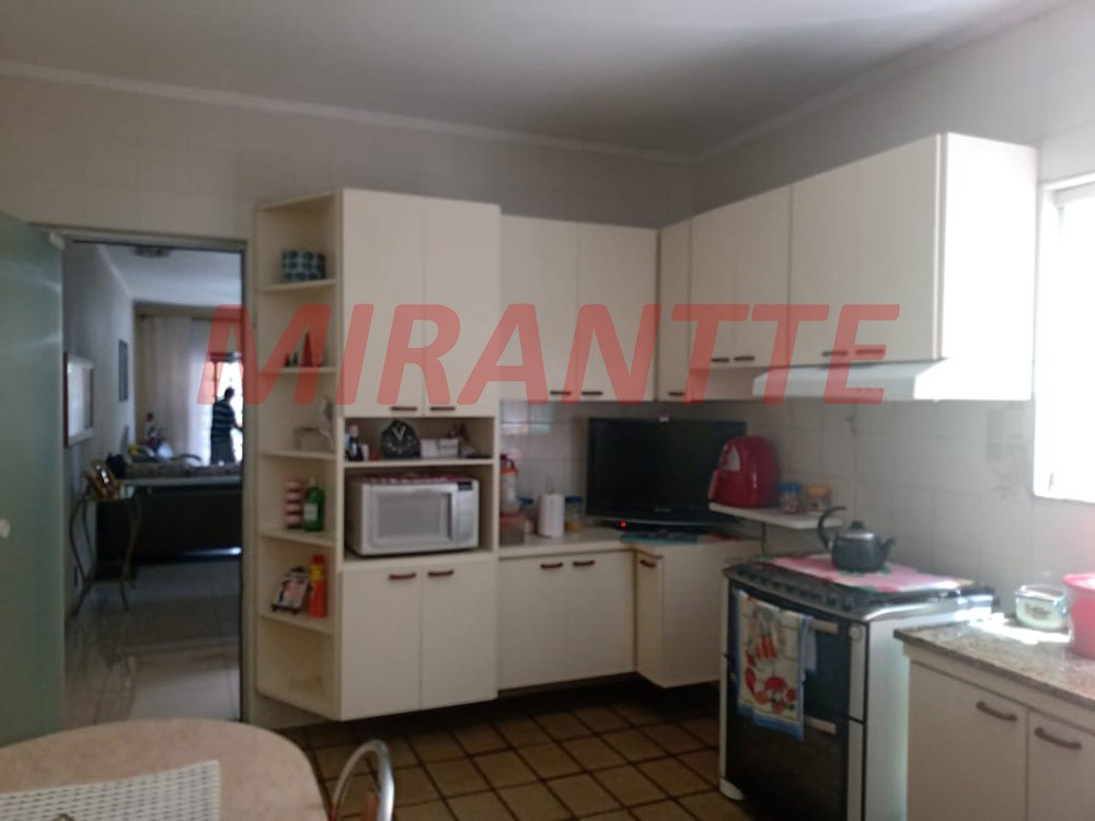 Sobrado de 165m² com 4 quartos em Vila Nova Galvão