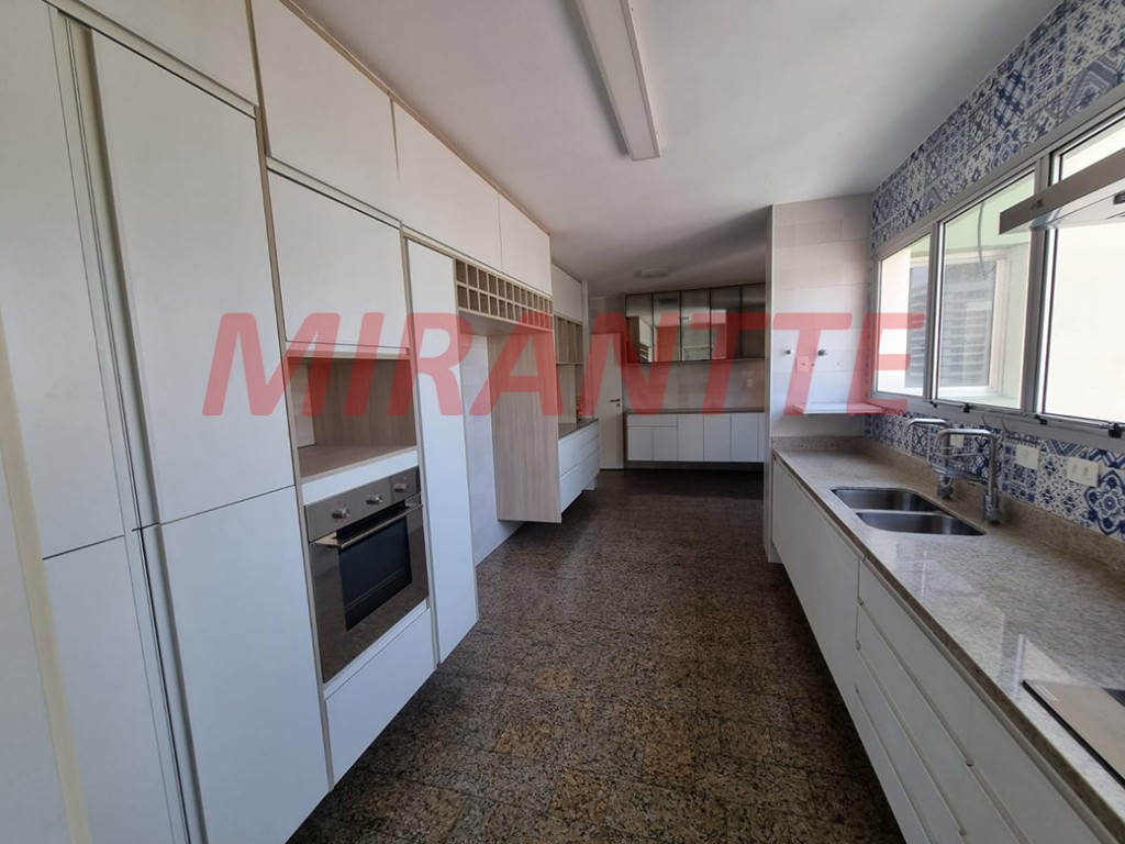 Apartamento de 250m² com 4 quartos em Vila Nova Conceição