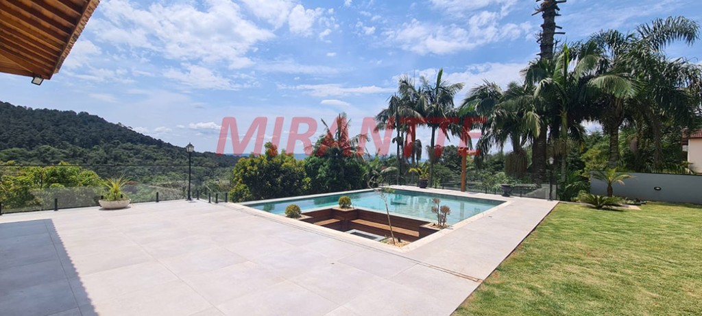 Sobrado de 450m² com 3 quartos em Serra Da Cantareira