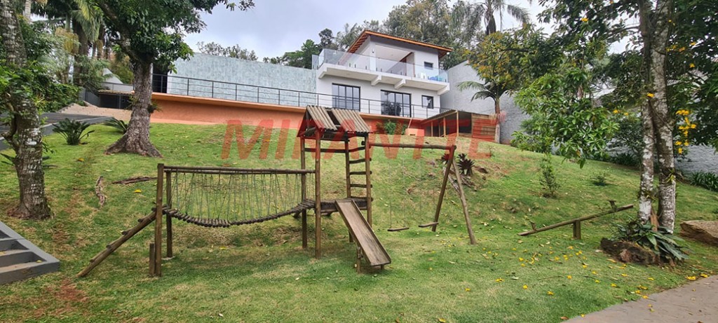 Sobrado de 450m² com 3 quartos em Serra Da Cantareira