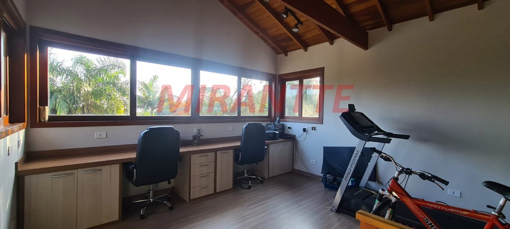 Sobrado de 450m² com 3 quartos em Serra Da Cantareira