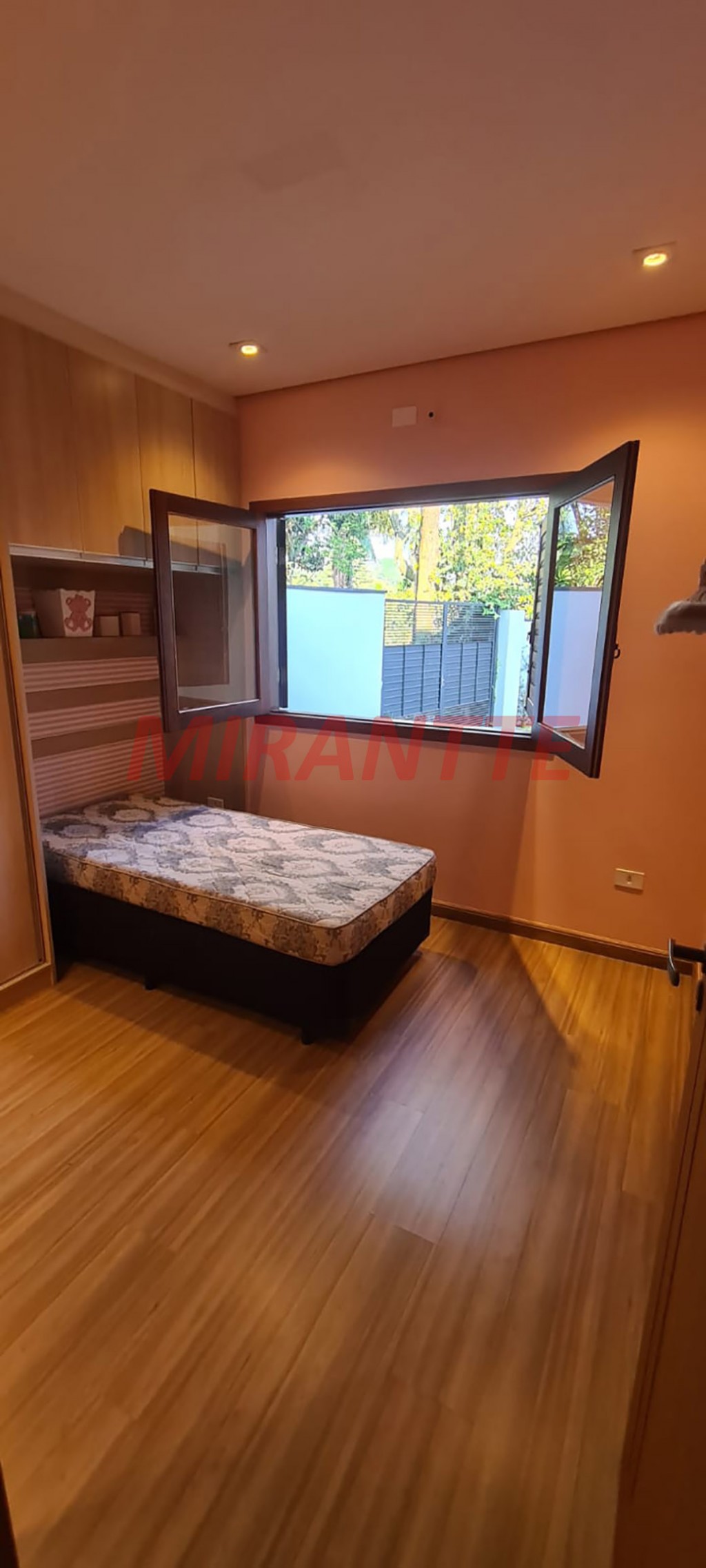 Sobrado de 450m² com 3 quartos em Serra Da Cantareira
