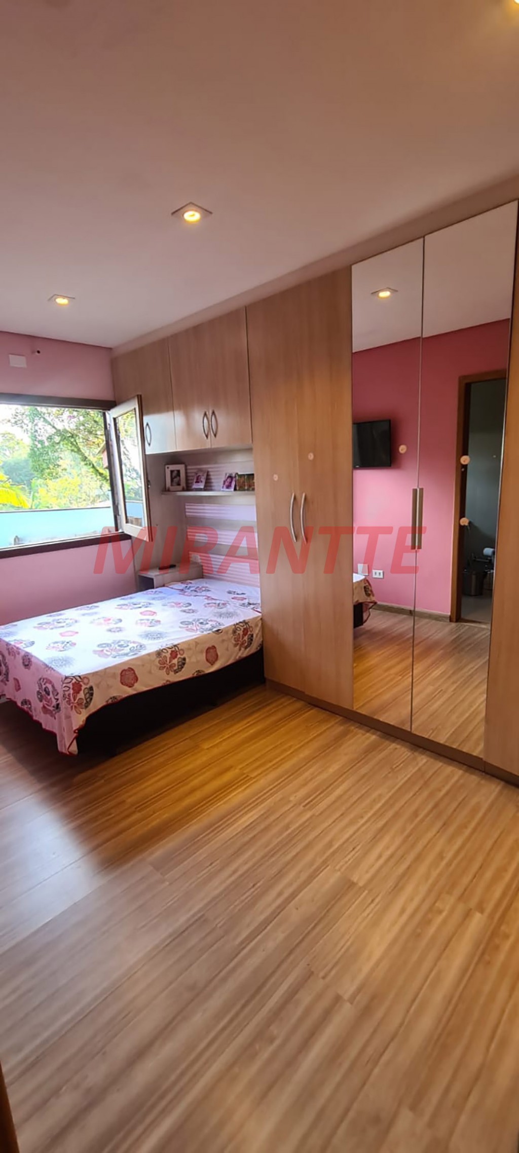 Sobrado de 450m² com 3 quartos em Serra Da Cantareira
