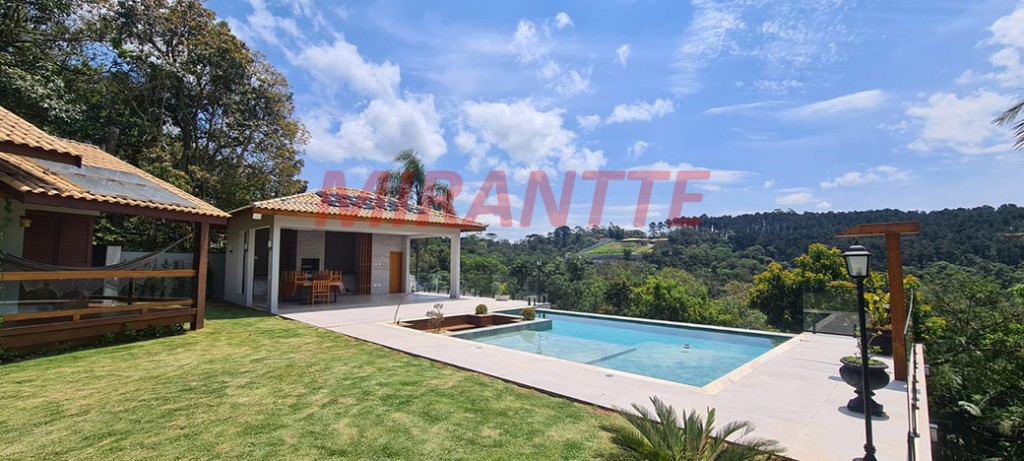 Sobrado de 450m² com 3 quartos em Serra Da Cantareira