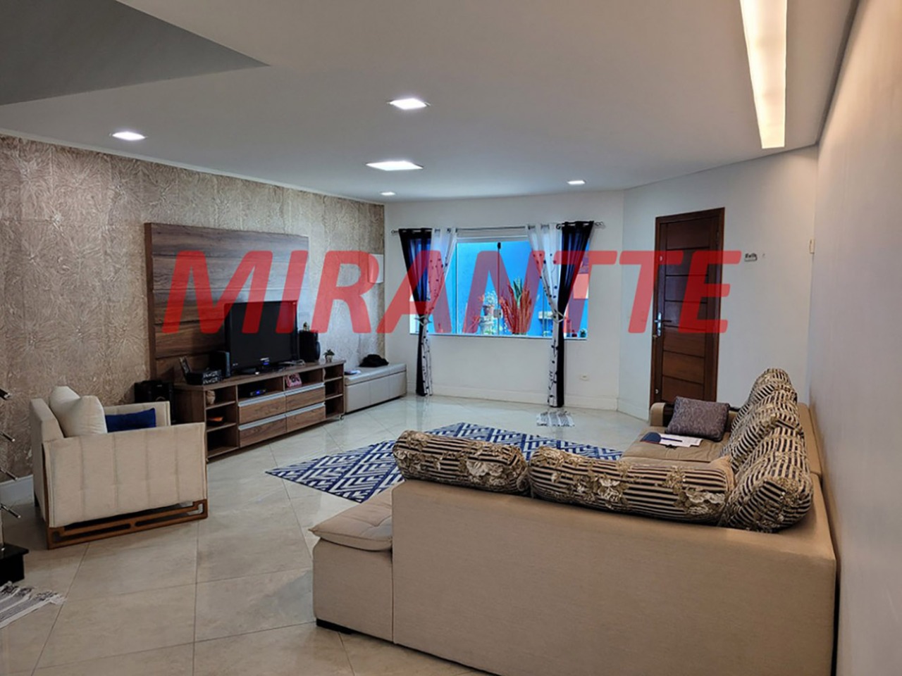 Sobrado de 354m² com 4 quartos em Jardim Primavera