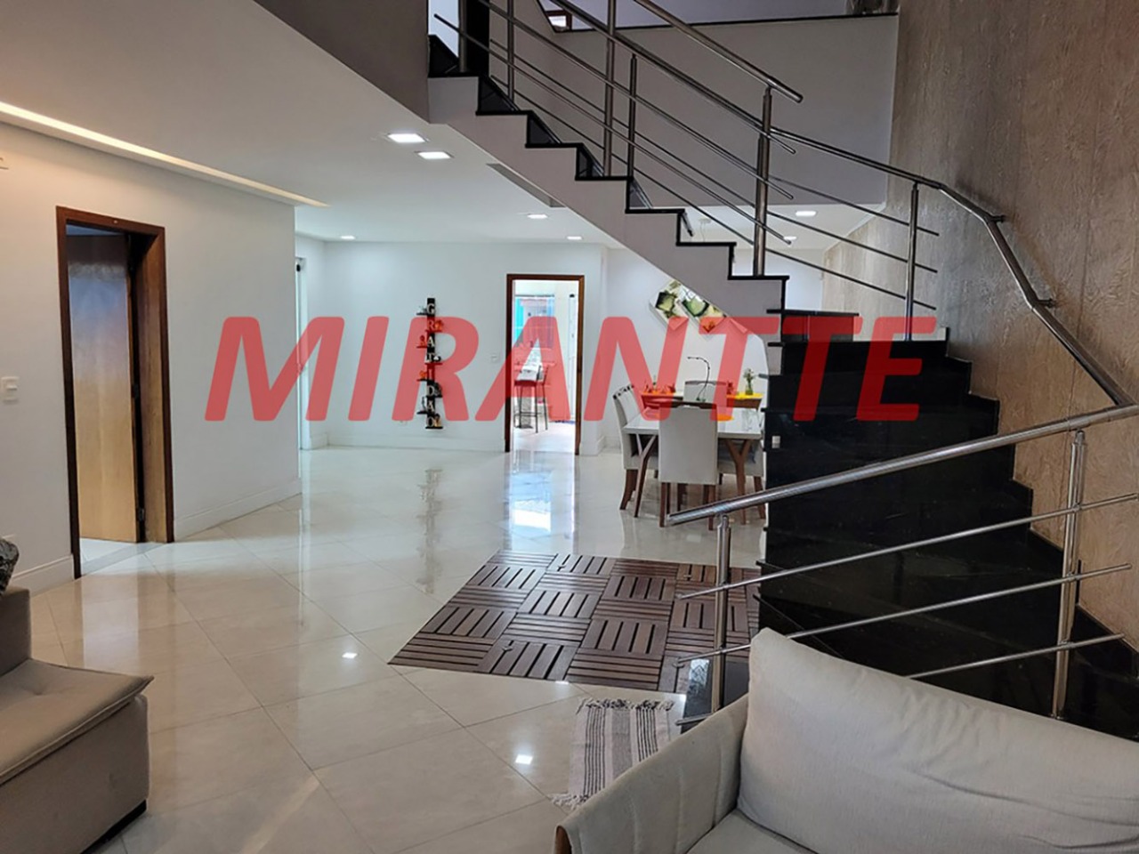 Sobrado de 354m² com 4 quartos em Jardim Primavera
