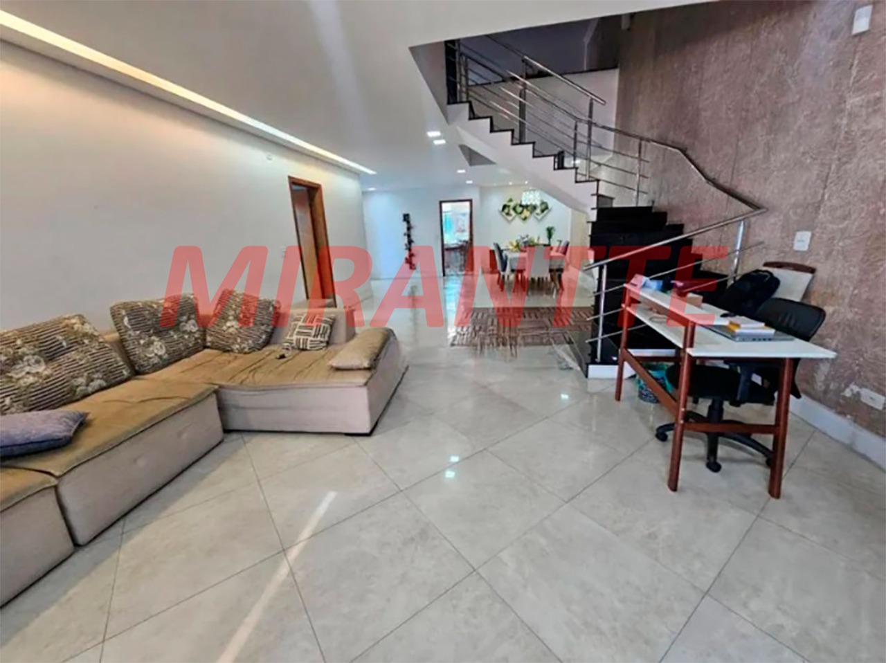 Sobrado de 354m² com 4 quartos em Jardim Primavera