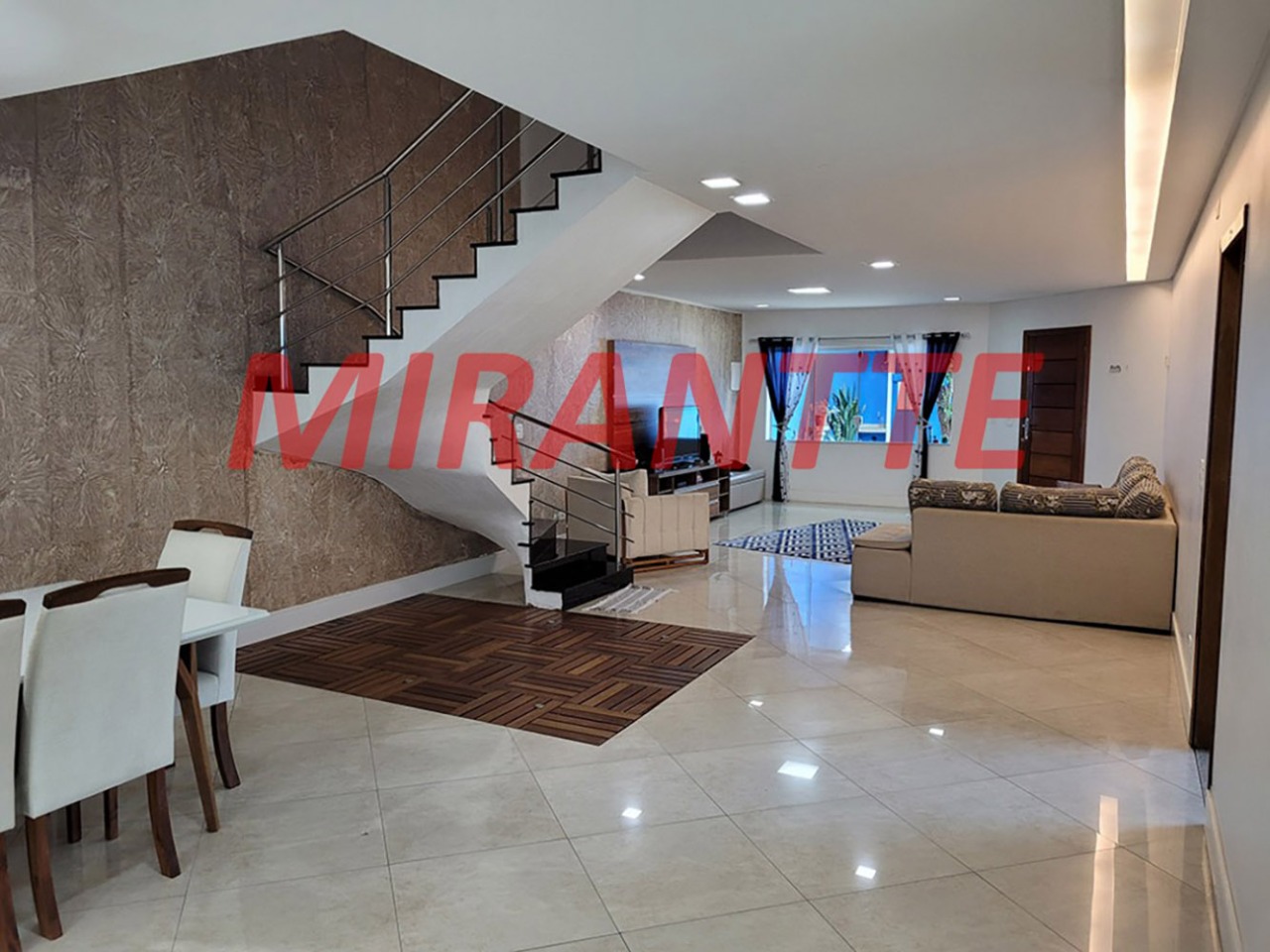 Sobrado de 354m² com 4 quartos em Jardim Primavera
