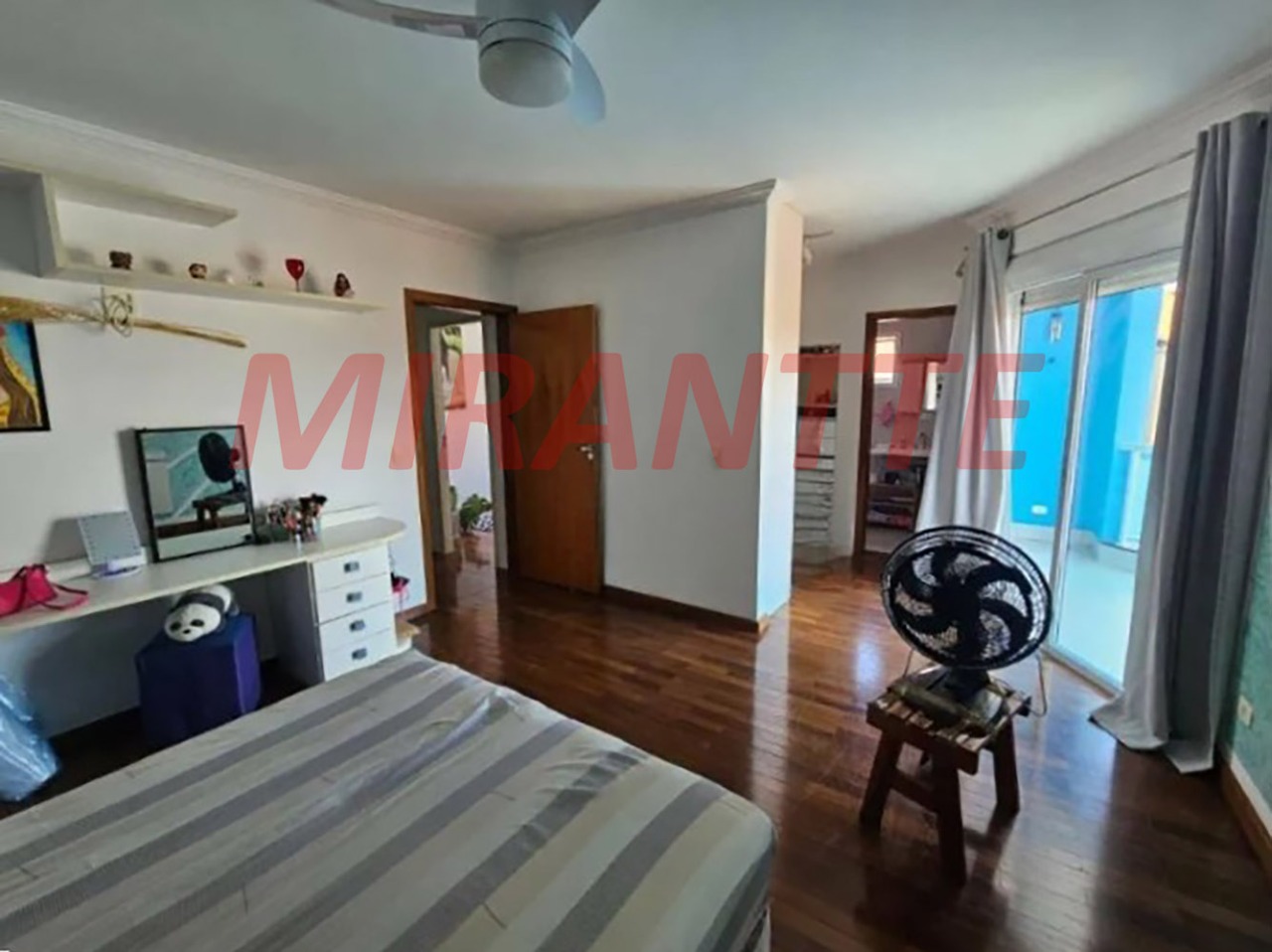 Sobrado de 354m² com 4 quartos em Jardim Primavera