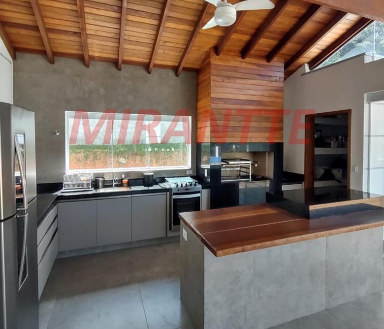 Sobrado de 450m² com 3 quartos em Serra da Cantareira