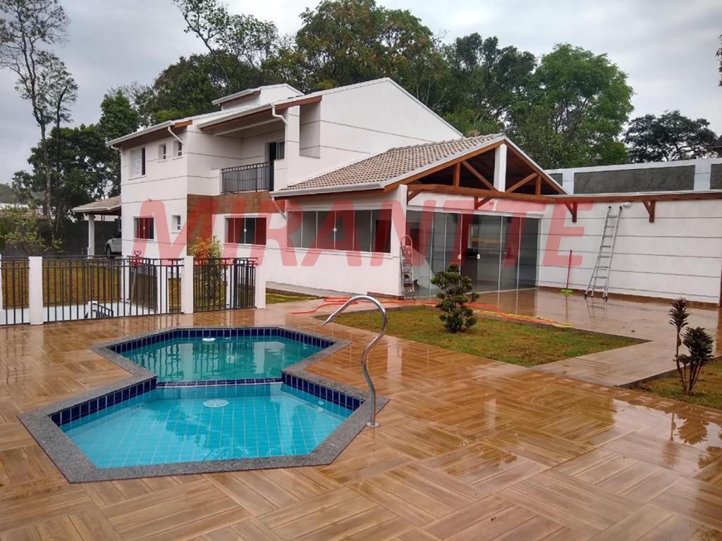 Sobrado de 450m² com 3 quartos em Serra da Cantareira