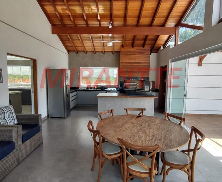 Sobrado de 450m² com 3 quartos em Serra da Cantareira