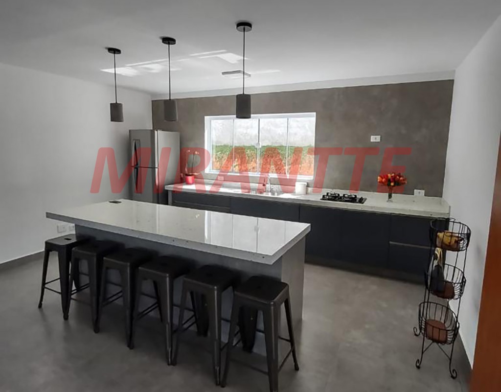 Sobrado de 450m² com 3 quartos em Serra da Cantareira