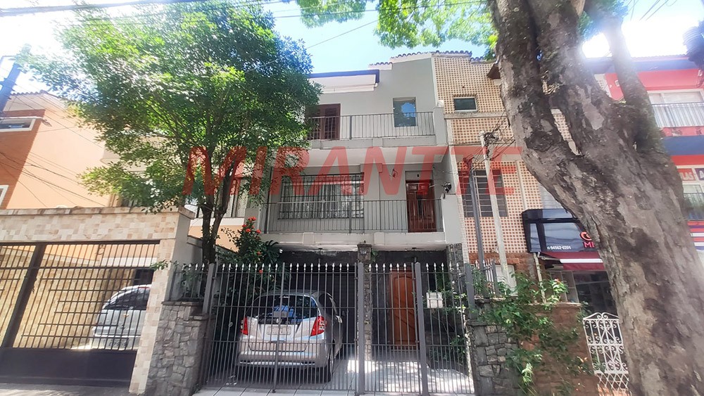 Sobrado de 160m² com 3 quartos em Água Fria