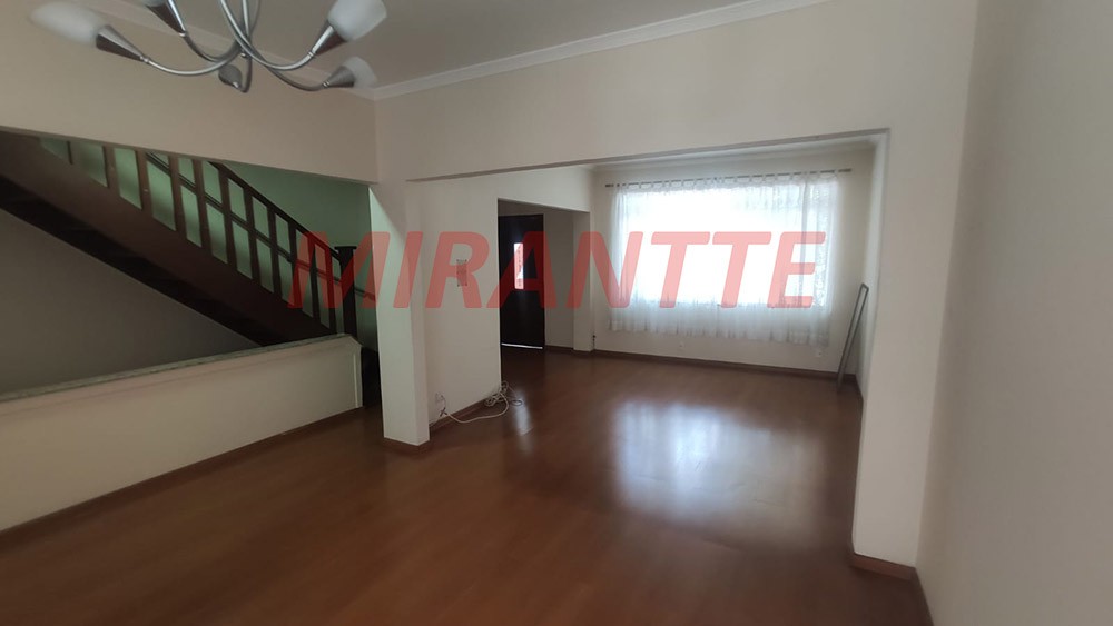 Sobrado de 160m² com 3 quartos em Água Fria