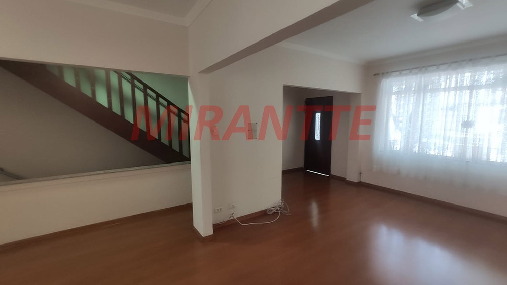 Sobrado de 160m² com 3 quartos em Água Fria