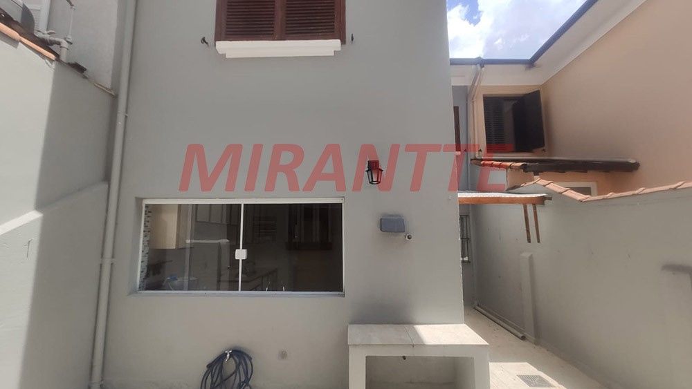 Sobrado de 160m² com 3 quartos em Água Fria