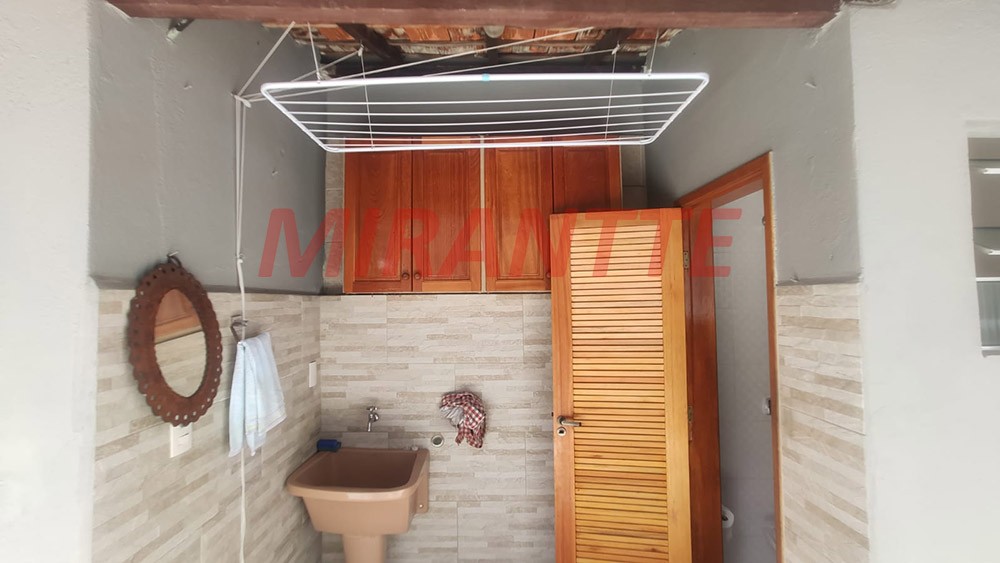 Sobrado de 160m² com 3 quartos em Água Fria
