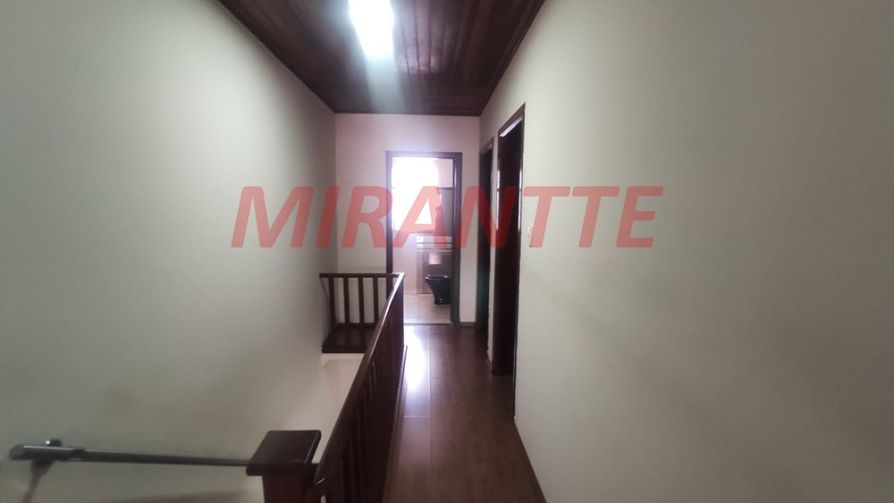 Sobrado de 160m² com 3 quartos em Água Fria