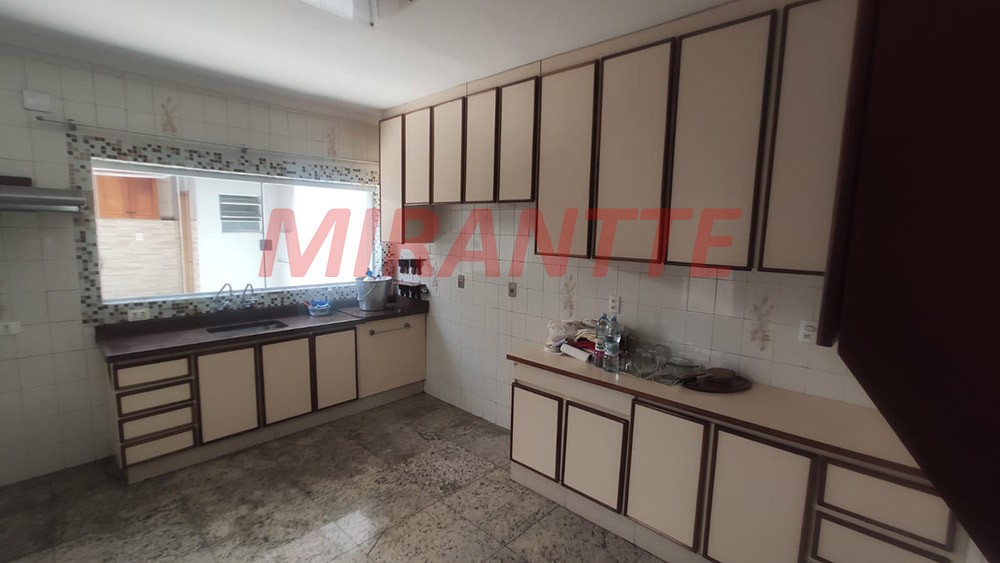 Sobrado de 160m² com 3 quartos em Água Fria