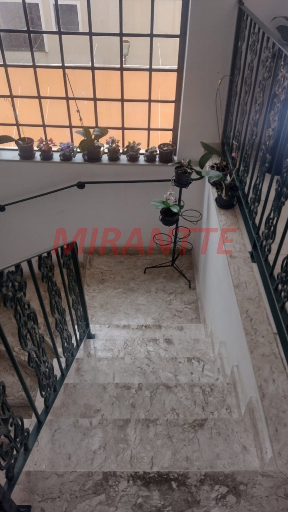Sobrado de 183m² com 4 quartos em Água Fria