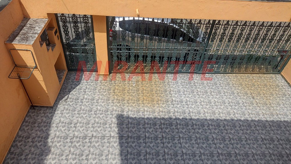 Sobrado de 183m² com 4 quartos em Água Fria