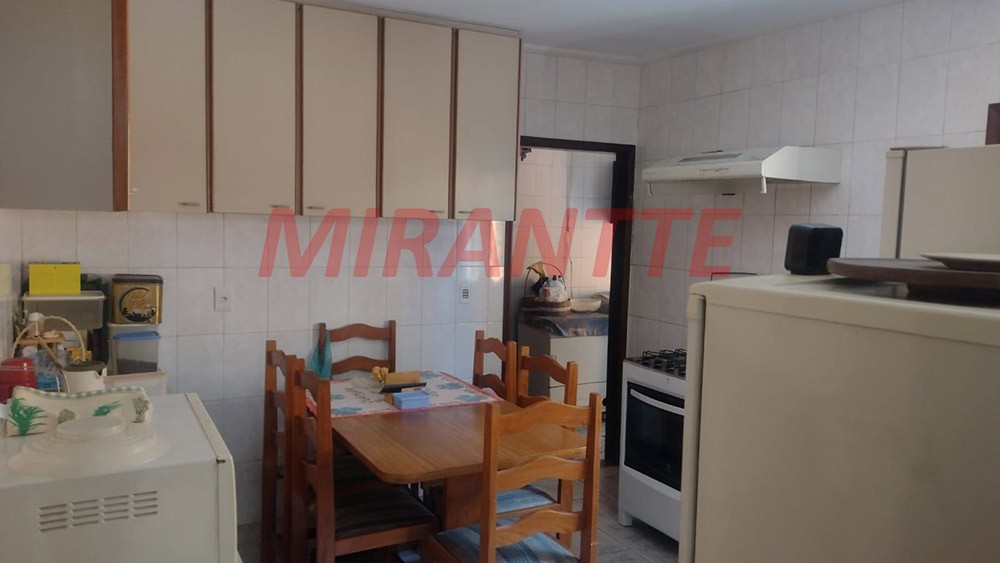 Sobrado de 183m² com 4 quartos em Água Fria