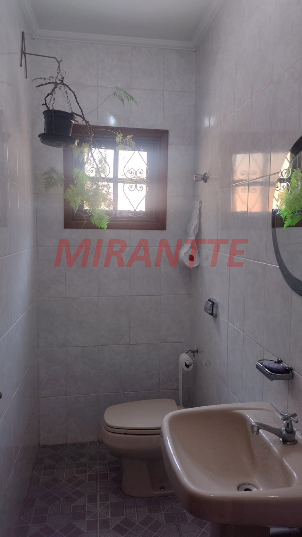 Sobrado de 183m² com 4 quartos em Água Fria