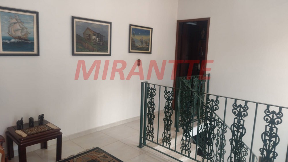 Sobrado de 183m² com 4 quartos em Água Fria