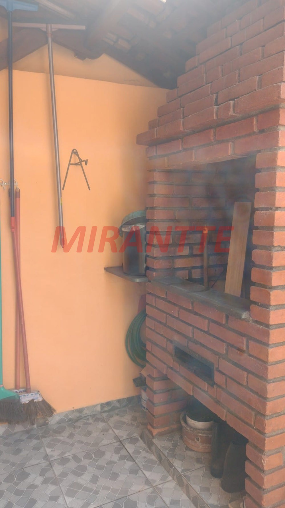 Sobrado de 183m² com 4 quartos em Água Fria